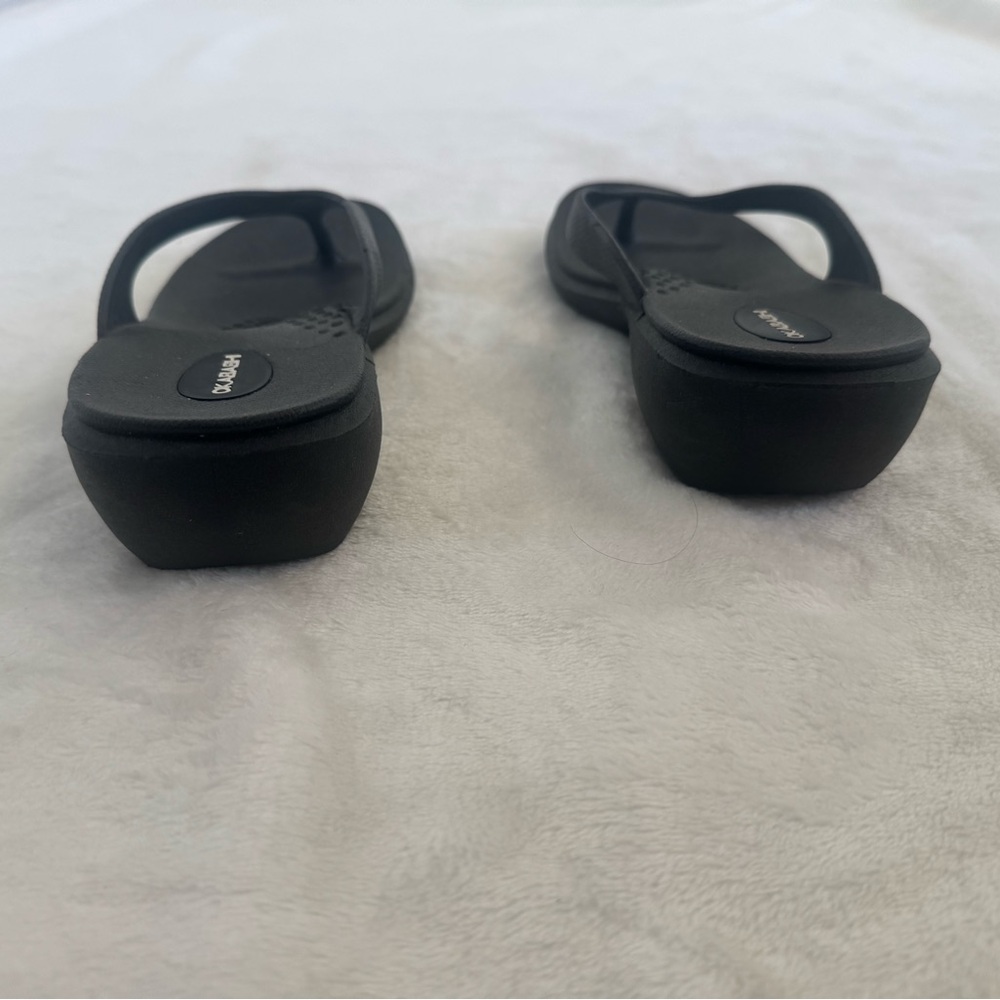 Okabashi size Medium (6.5 to 7.5) Black Thong Sandal. Worn maybe once; like new. - Picture 9 of 11